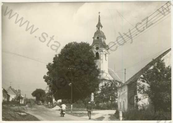  - Starý Petřín - střed obce - kostel; foto Sukup