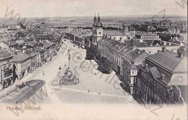  - Hradec Králové, pohled z výšky, náměstí, kostel, sloup, obchody