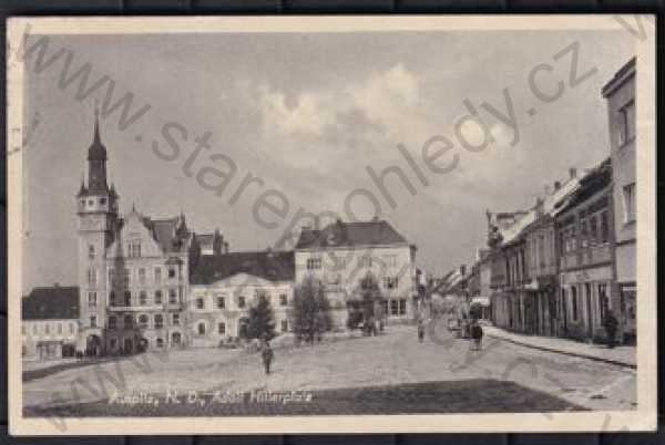  - Hustopeče (Břeclav), náměstí, kostel, automobil