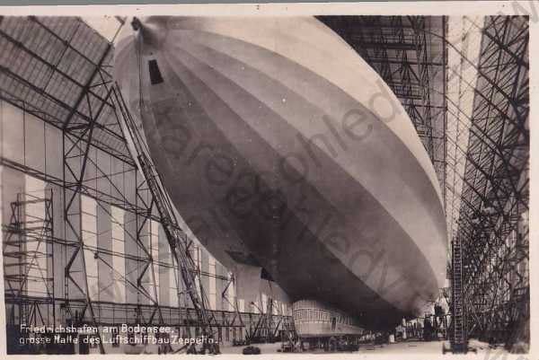  - Vzducholoď Graf Zeppelin v hangáru