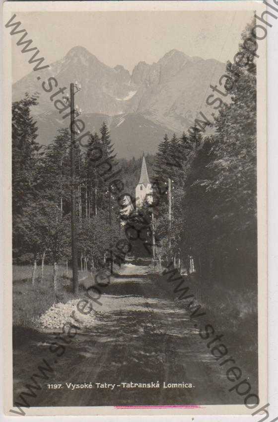  - Vysoké Tatry - Tatranská Lomnica, pohled na kostel, v pozadí hory