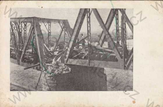  - Bolševiky poškozený most přes řeku Bělou (1918), černobílá