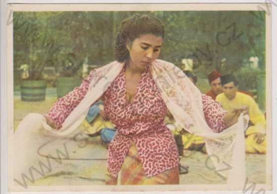  - Mládež světa bojuje za mír - Tanečnice z Indonésie, pohlednice má větší rozměr (cca 15 x 10,5 cm)