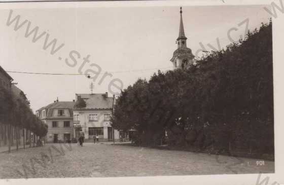  - Lomnice nad Lužnicí, záběr ulice, kostel