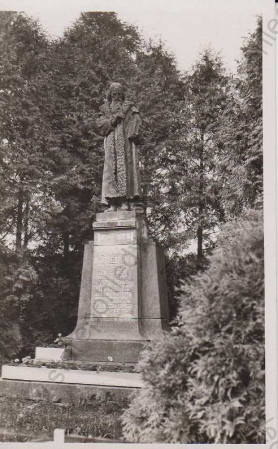  - Kunvald, pomník Komenského