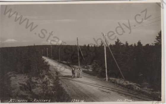  - Klínovec (Keilberg)- skupinový portrét na silnici (foto Kraus)