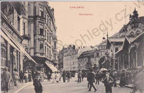  - Karlovy Vary,záběr na Markovo náměstí,obchody,lidé