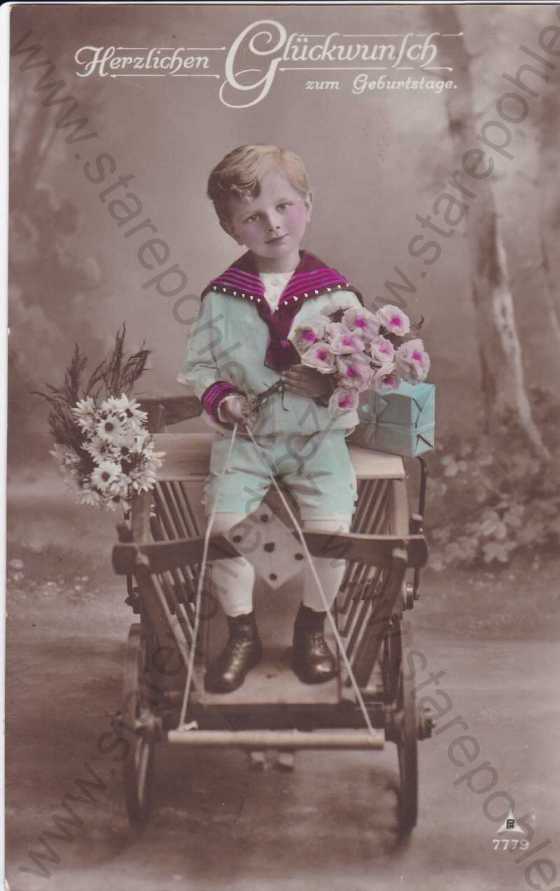  - Přání k narozeninám, chlapec na malém dřevěném vozíčku s kyticí, koláž