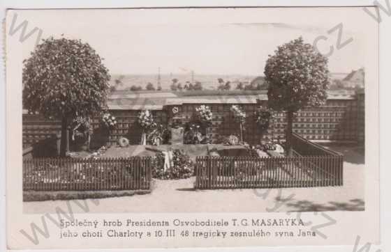  - Masarykovy Lány - hrob TGM, jeho choti a syna