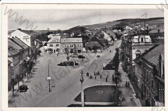  - Vamberk (Hradec Králové), náměstí, kašna, sloup se sochou Panny Marie Immaculaty, FOTOTYPIA-Vyškov