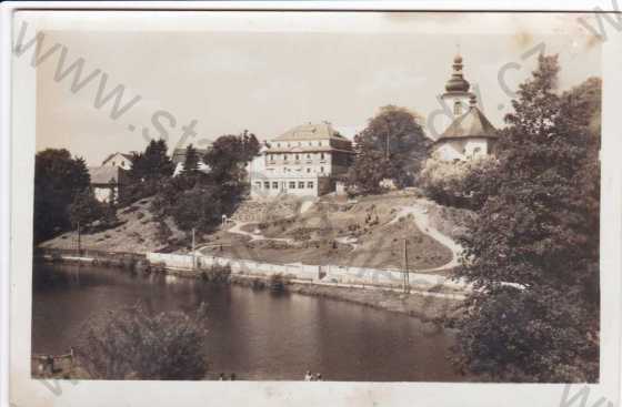  - Rokytnice v Orlických horách (Hradec Králové), částečný záběr na město a kostel