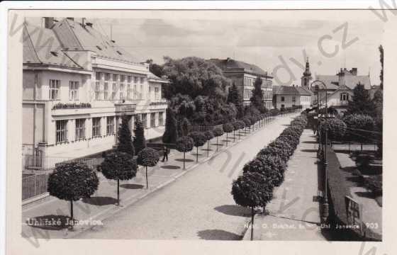  - Uhlířské Janovice, náměstí a kostel