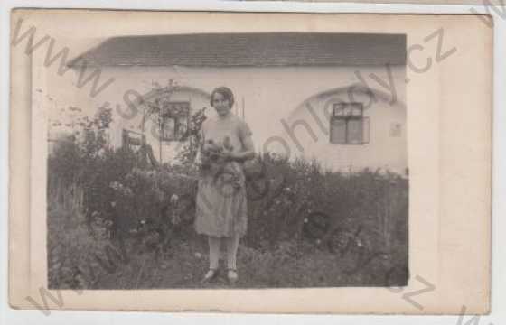  - Žena, osobní foto, květina, zahrada, dům