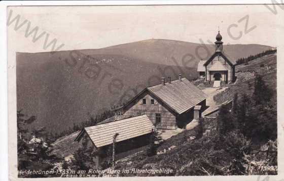  - Hrubý Jeseník, Vřesová studánka, úbočí Červené hory, chata a kostelík, foto Gever a Co.