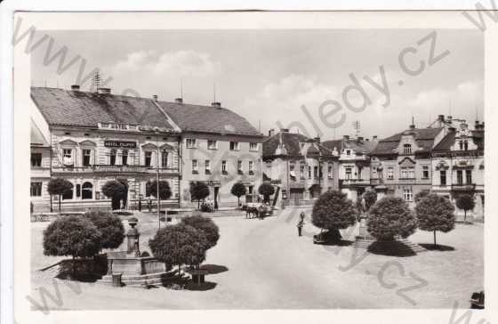  - Votice, náměstí, barokní sousoší z I.pol.18.století, hotel, restaurace