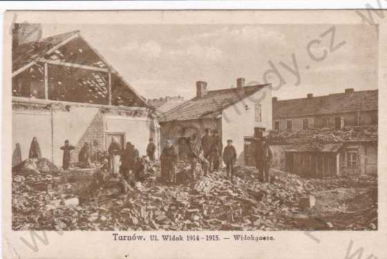 - Tarnov(Tarnów), ulice Widok, r.1914-1915, lidé u poničeného  domu 
