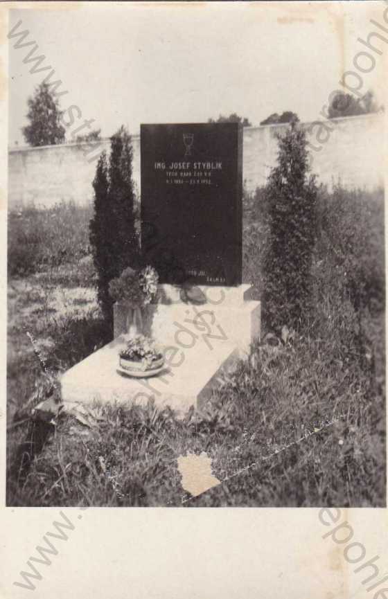  - Choceň (dle razítka), hrob, nápis: ing.Josef Styblík(1886-1952), technický rada ČSD v.v.