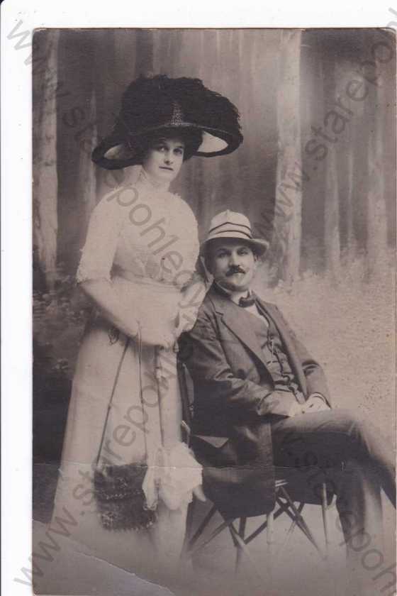  - Muž a žena v klobouku, foto Jindřich Bárta