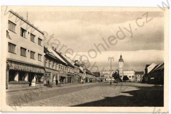  - Kyjov Hodonín náměstí obchody foto J. Švec