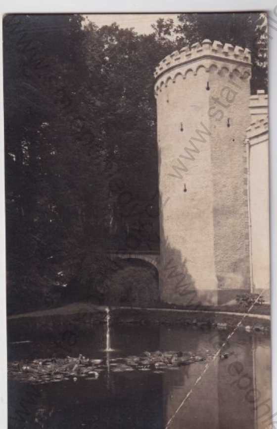  - Velké Meziříčí - Gross Meseritsch (Žďár nad Sázavou), zámek, věž, fontána, foto Skopec