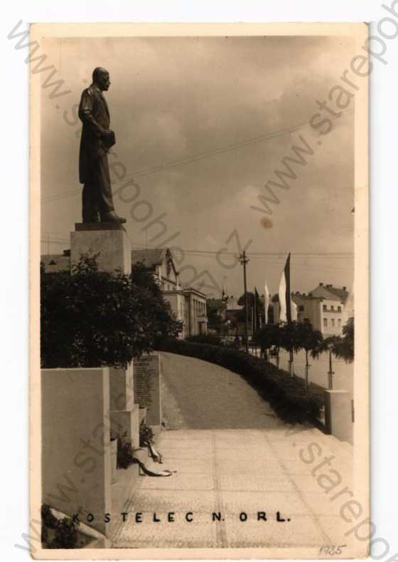  - Kostelec nad Orlicí Rychnov nad Kněžnou pohled ulicí pomník T.G.Masaryka