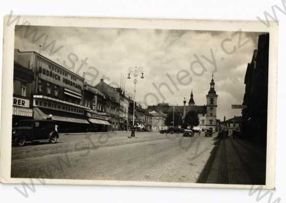  - Mladá Boleslav staré náměstí, obchody, automobil