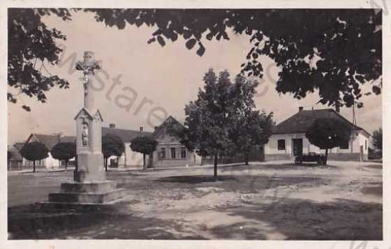  - Vysoké Chvojno (Pardubice), náves, pomník, Grafo Čuda Holice