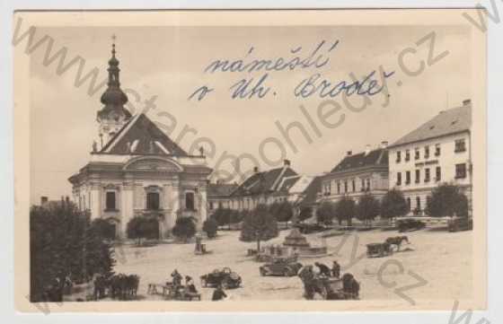  - Uherský Brod (Uherské Hradiště), náměstí, kůň, povoz, automobil, kostel