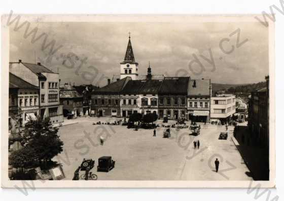  - Valašské Meziříčí, Vsetín, náměstí, obchody, automobil, Grafo Čuda Holice