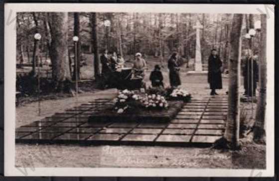  - hrob Tomáše Bati na lesním hřbitově ve Zlíně