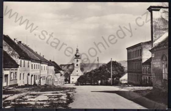  - Benešov nad Černou (Český Krumlov), pohled ulicí, kostel