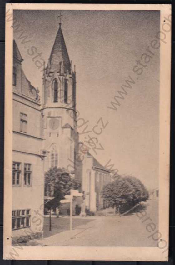  - Lubenec (Louny), pohled ulicí, kostel