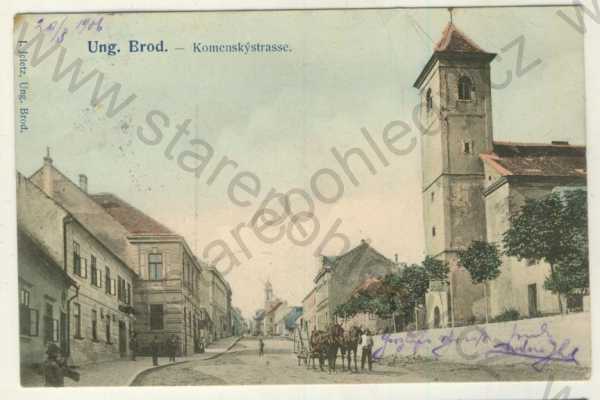  - Uherský Brod - Komenského ulice, kostel,  kůň, v pozadí radnice, kolorovaná
