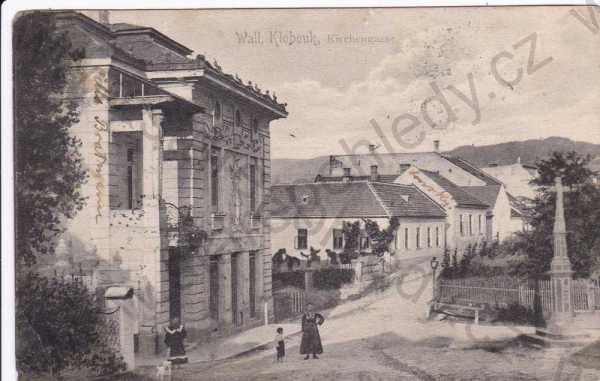  - Valašské Klobouky (Zlín, Morava), vila, lidé na ulici, kolorovaná