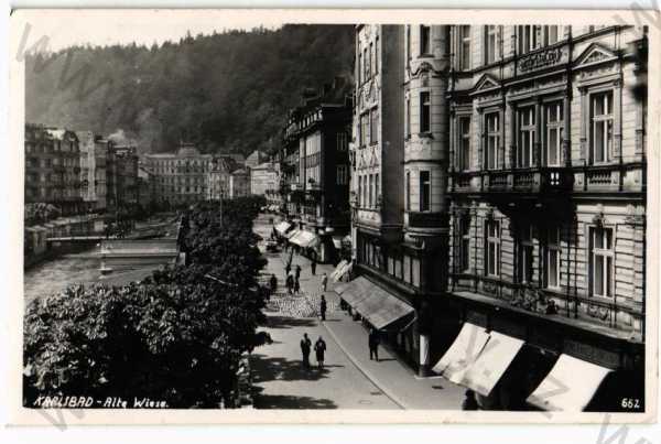  - Karlovy Vary pohled ulicí obchody