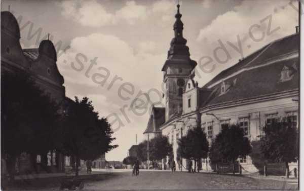  - Moravské Budějovice (Třebíč), pohled do ulice, kostel, věž, ORBIS