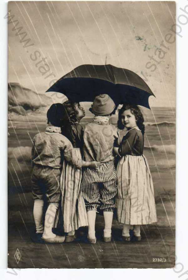  - děti pod deštníkem