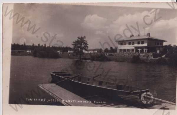  - Milovy (Pod Devíti skalami, Sněžné, Žďár nad Sázavou), turistický hotel, loďka, foto Vomáčka