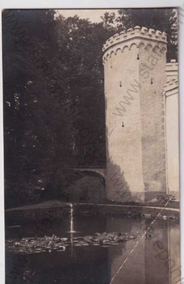  - Velké Meziříčí - Gross Meseritsch (Žďár nad Sázavou), zámek, věž, fontána, foto Skopec
