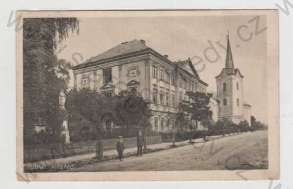  - Městec Králové (Nymburk), kostel, pohled ulicí