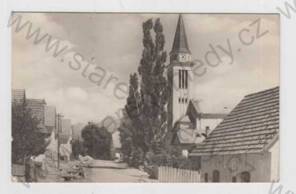  - Slovensko, Liptovská Kokava (Liptovský Mikuláš), kostel, pohled ulicí