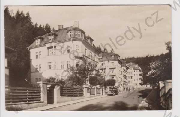  - Karlovy Vary - Křižíkova ulice, lázeňské domy ROH, auto