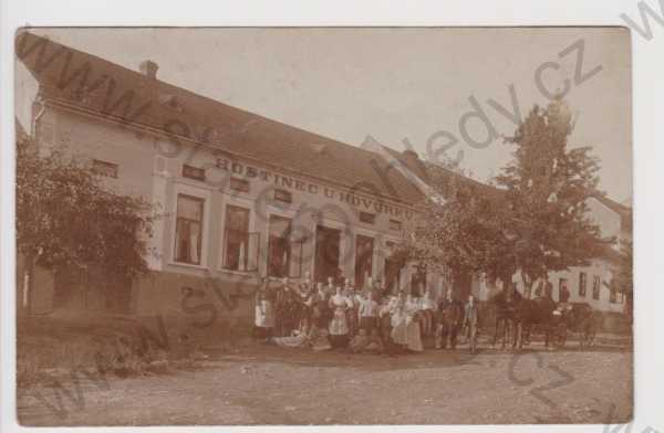  - Přerov  - Horní Moštěnice - hostinec U Hovurky, lidé, kůň