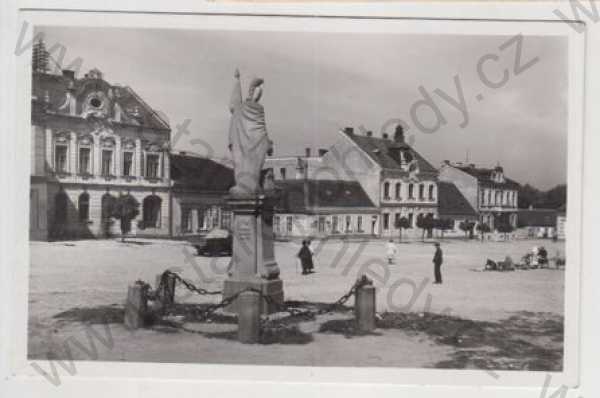  - Strážnice (Hodonín), náměstí, automobil, Grafo Čuda Holice