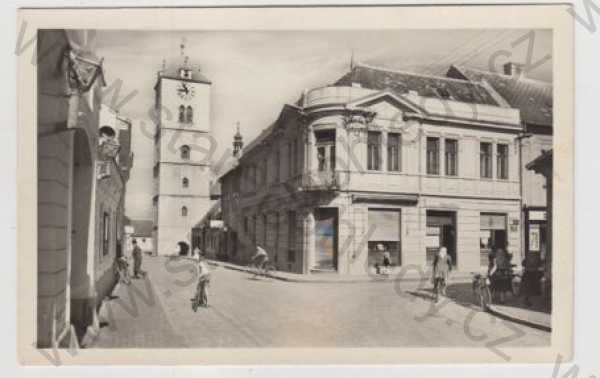  - Strážnice (Hodonín), pohled ulicí, věž, Veselská ulice, bicykl