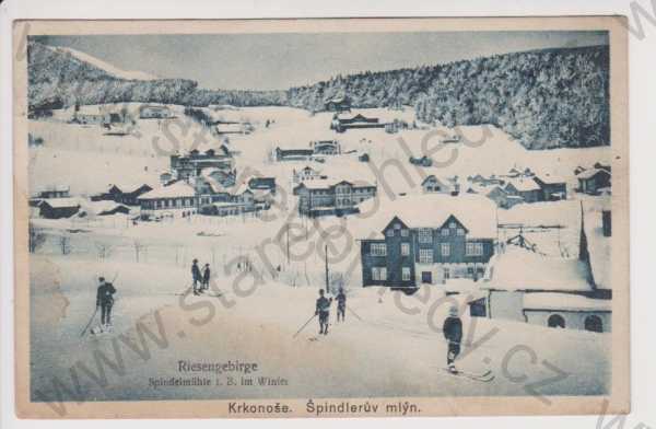  - Trutnov  Krkonoše  Špindlerův Mlýn (Spindelmühle) - celkový pohled, zimní, lyžaři