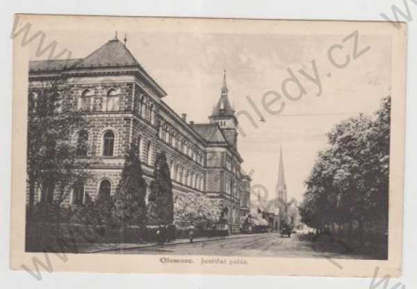 - Olomouc, pohled ulicí, kočár