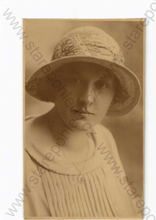  - Žena v klobouku, foto, portrét