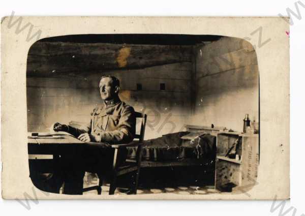  - Voják v bunkru, 1917