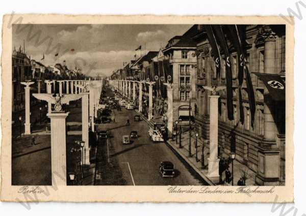  - 3. říše, Berlín, pohled ulicí, automobil, nacistické symboly